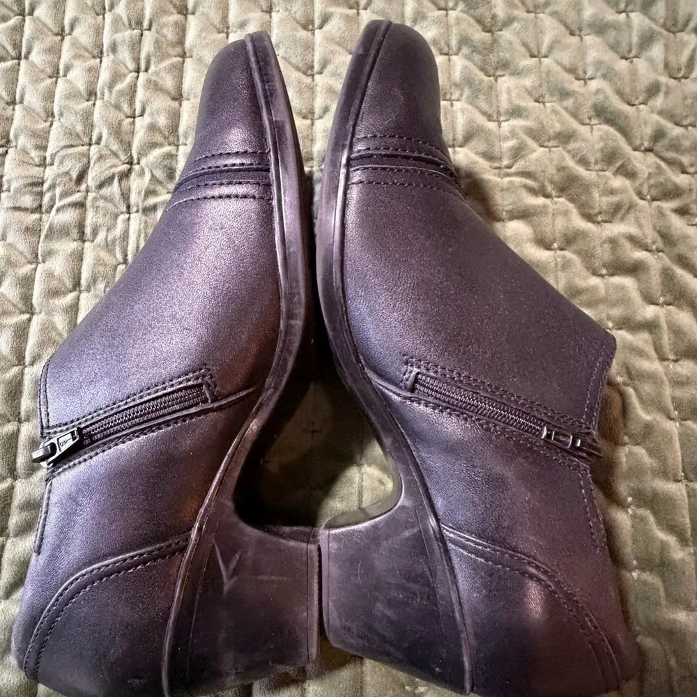 Clarks‎ Emily 2 black bootie boots leather shoes size 9 1/2